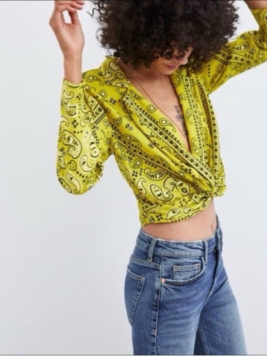 Zara Tops - Zara Yellow Paisley Knot-Front Crop Top